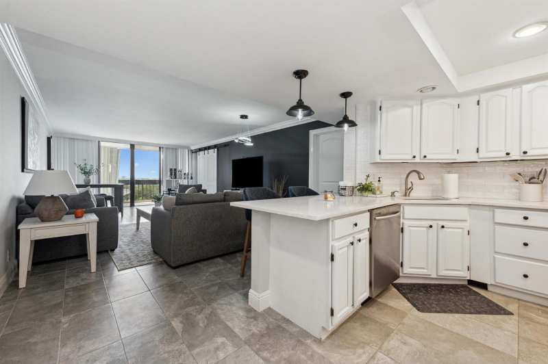2400 Presidential Way # 1006, West Palm Beach FL 33401