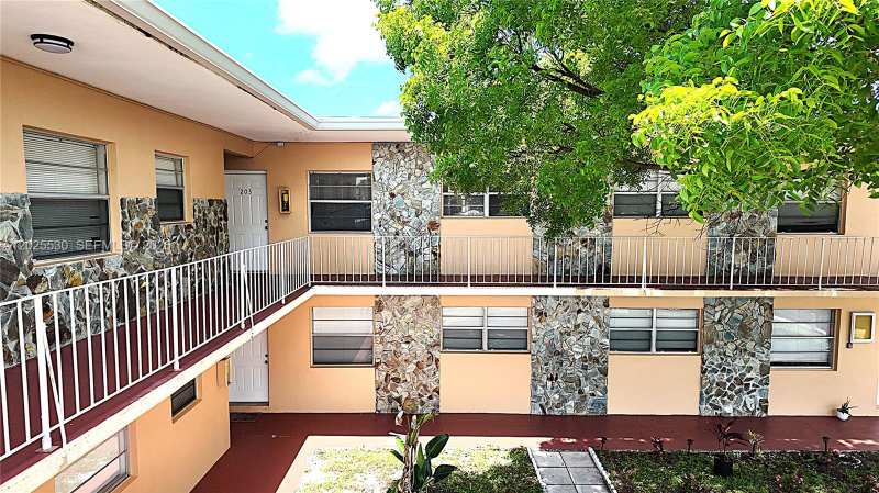 31 SE 2nd Ave # 203, Hallandale Beach FL 33009