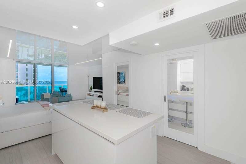 2301 Collins Ave # 811, Miami Beach FL 33139