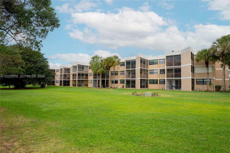 16400 NE GOLF CLUB RD # 305, Weston FL 33326