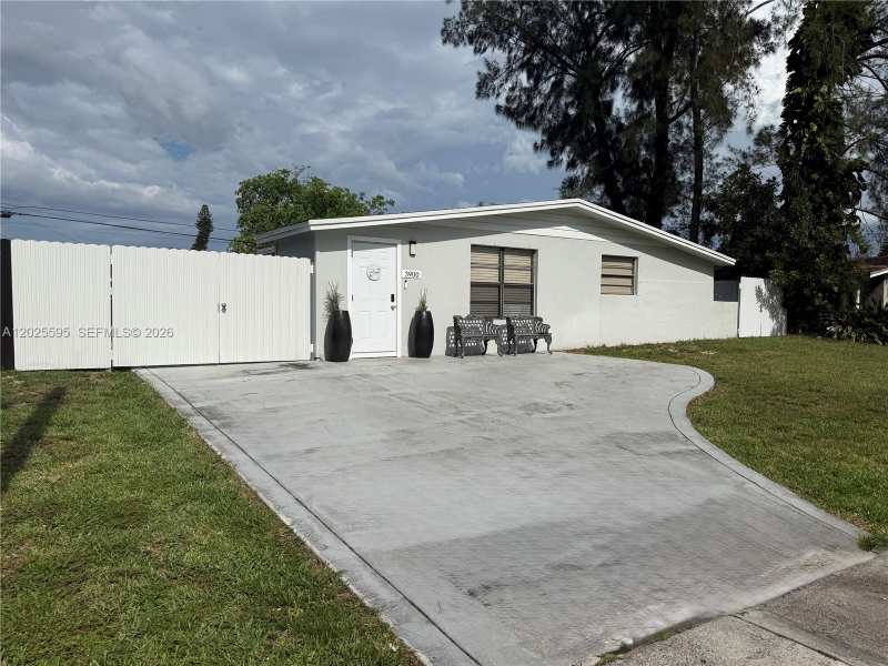 3900 SW 60th Ave, Davie FL 33314