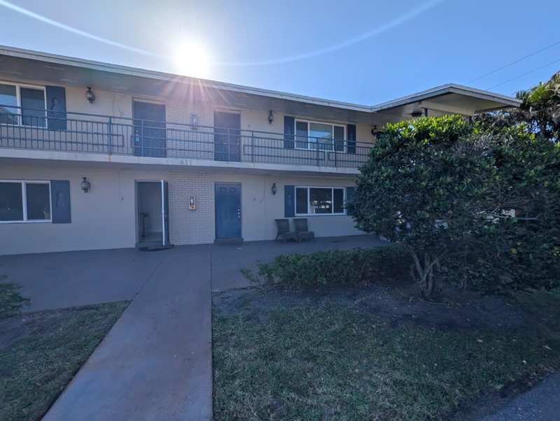 817 Lighthouse Drive Apt A, North Palm Beach FL 33410