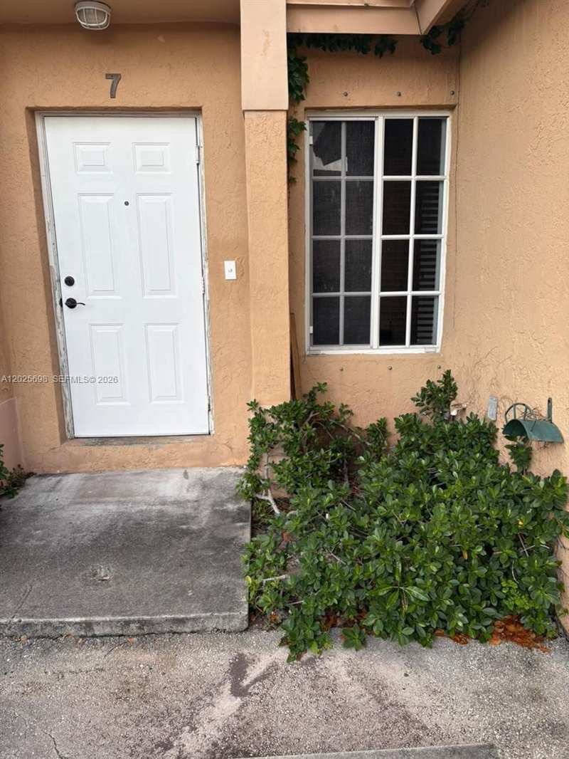 117 SE 3rd Ave # 7, Hallandale Beach FL 33009
