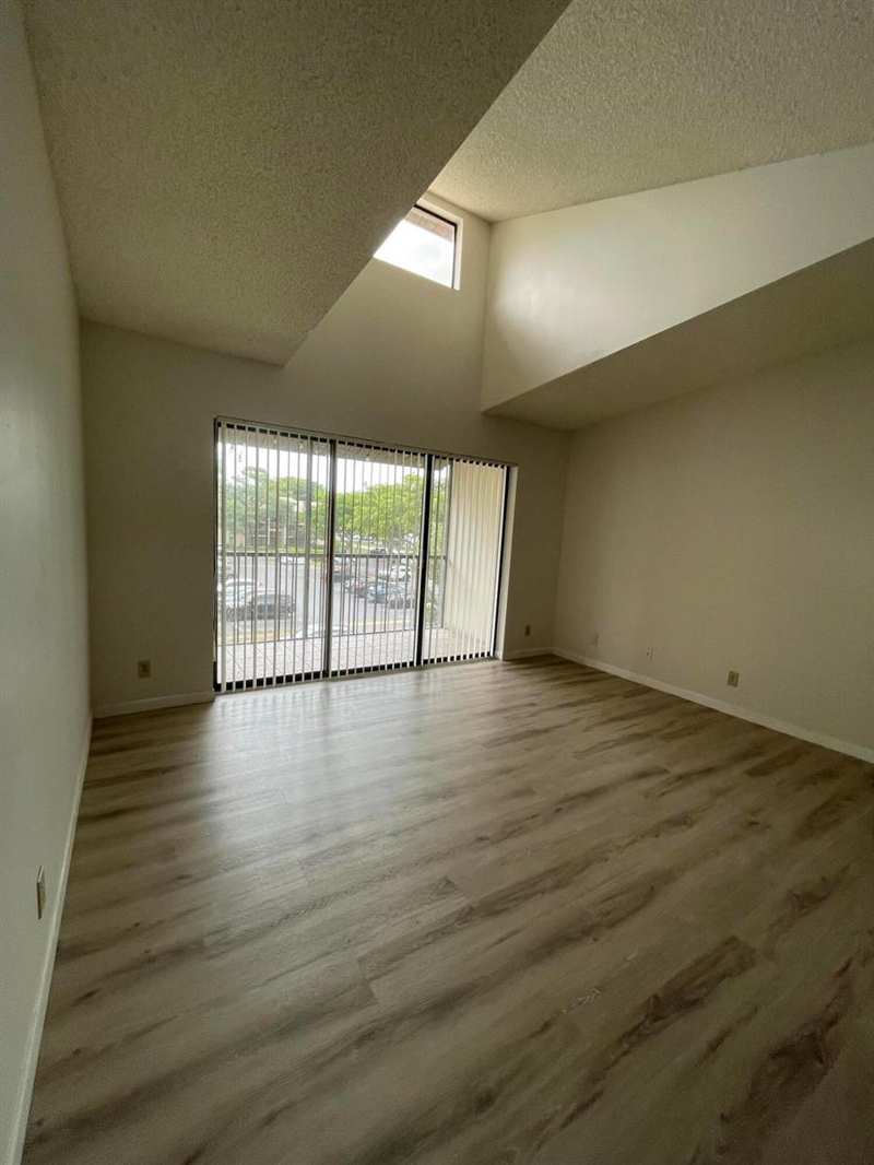 207 Foxtail Drive # E3, FL 33415