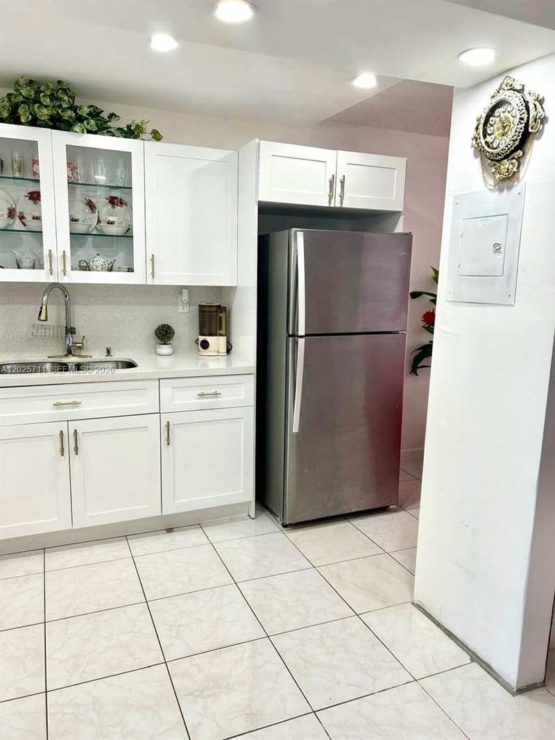 9081 Sunrise Lakes Blvd # 113, Sunrise FL 33322
