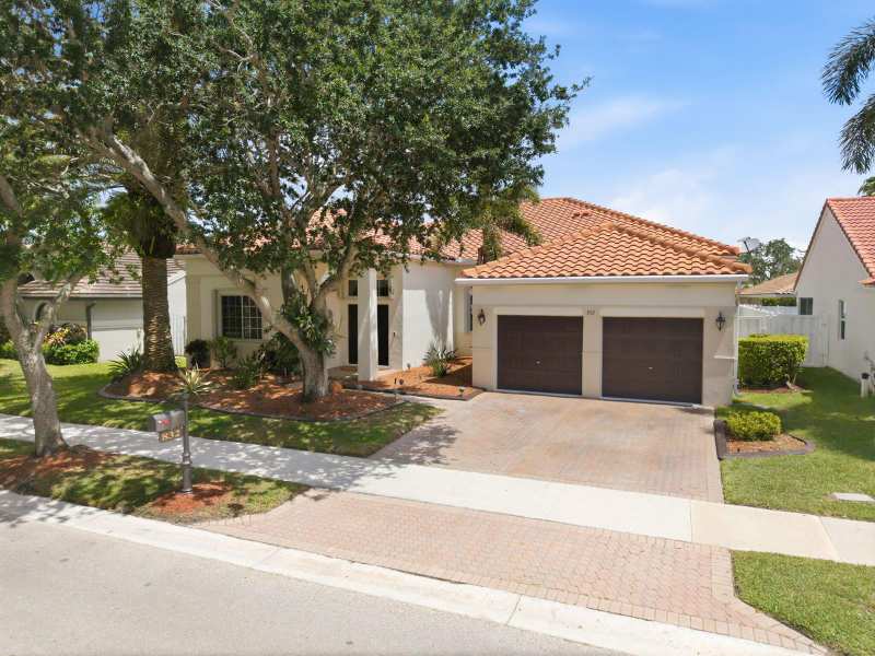 832 Heritage Drive, Weston FL 33326