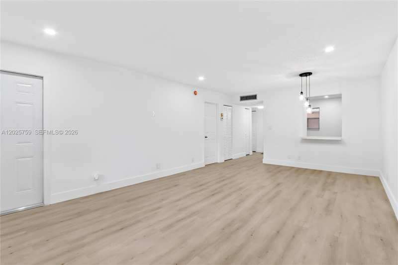 410 SE 2nd St # 114, Hallandale Beach FL 33009