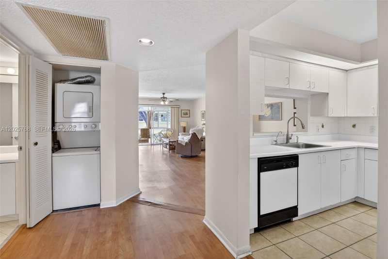 650 SW 138th Ave # 105J, Pembroke Pines FL 33027