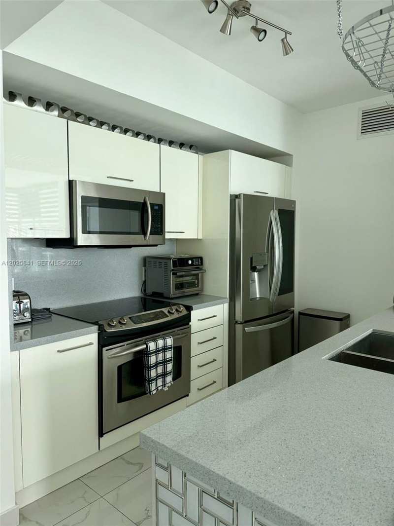 951 Brickell Ave # 2810, Miami FL 33131