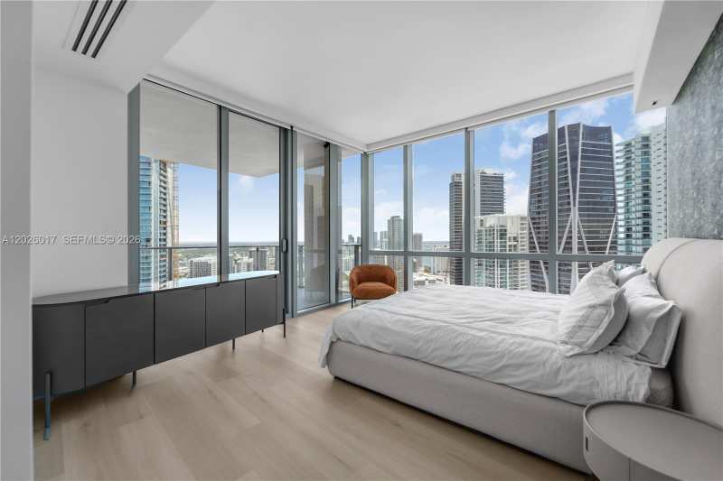 851 NE 1st Ave # 4201, Miami FL 33132