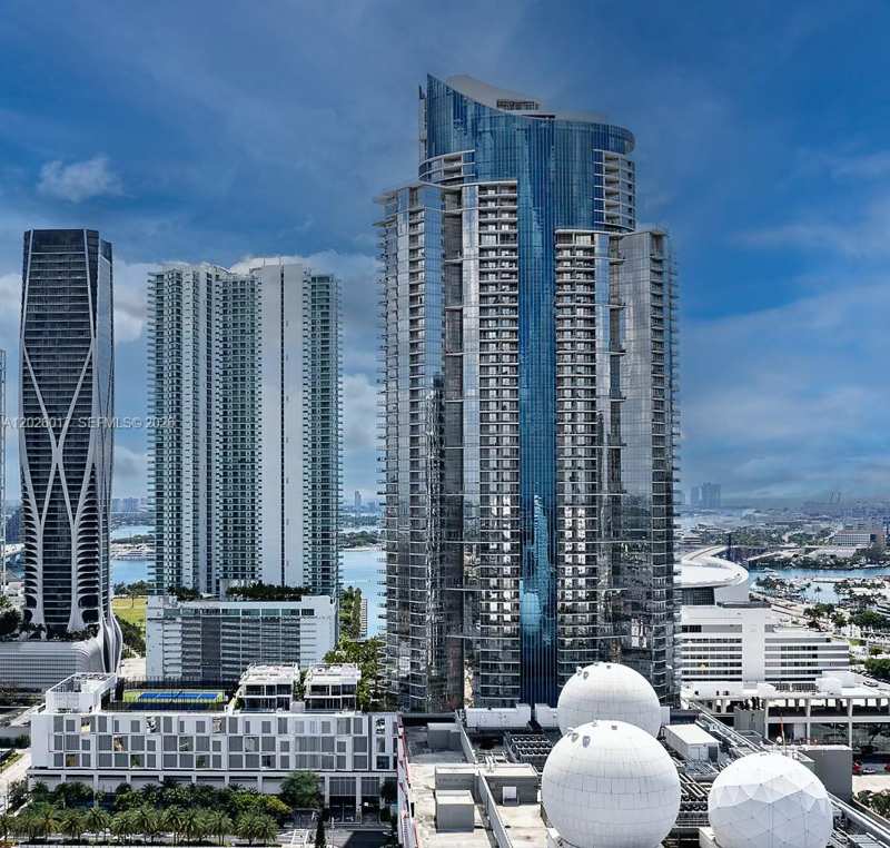 851 NE 1st Ave # 4201, Miami FL 33132