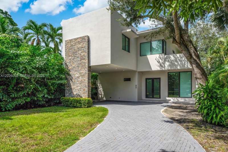 3741 Kumquat Ave, Miami FL 33133