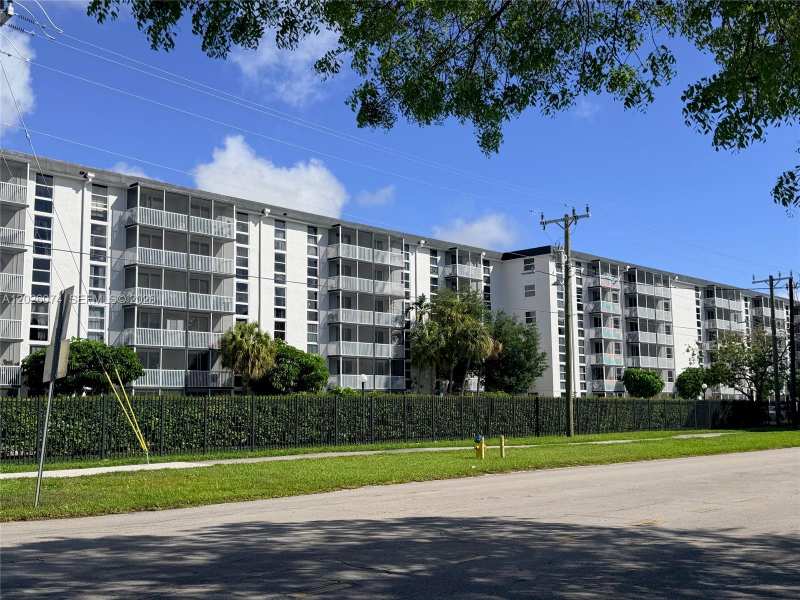 16851 NE 23rd Ave # B601, North Miami Beach FL 33160