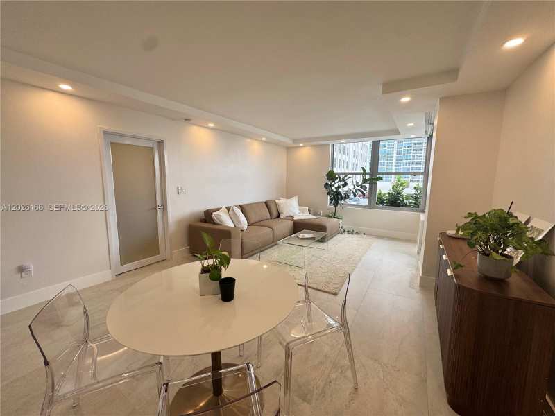 2899 Collins Ave # 424, Miami Beach FL 33140