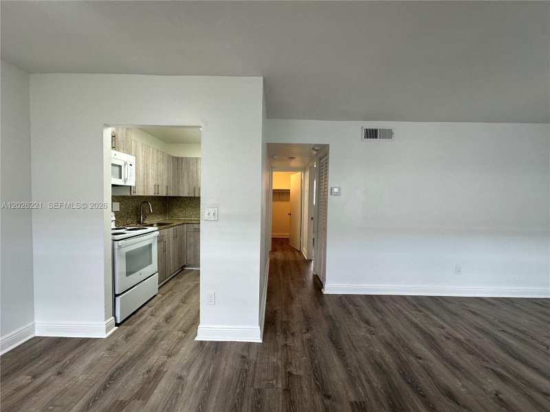2910 Pierce St # 209, Hollywood FL 33020