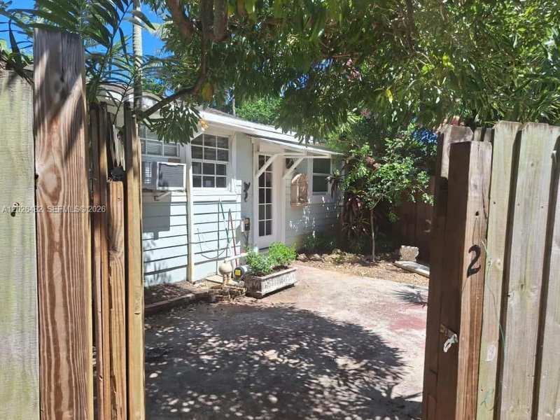 1121 NE 1st Ave # 2, Fort Lauderdale FL 33304