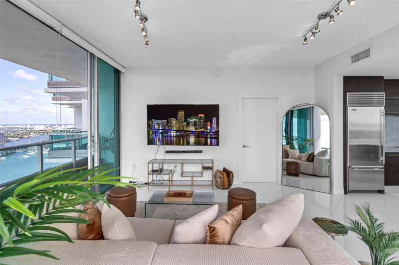 900 Biscayne Blvd # 4412, Miami FL 33132