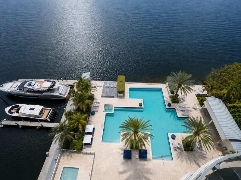 17111 Biscayne Blvd # 1109, North Miami Beach FL 33160