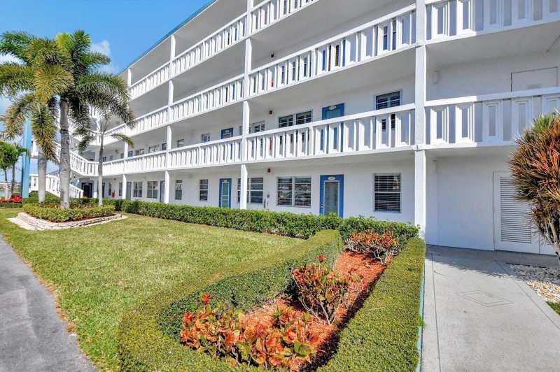 1047 Exeter C, Boca Raton FL 33434