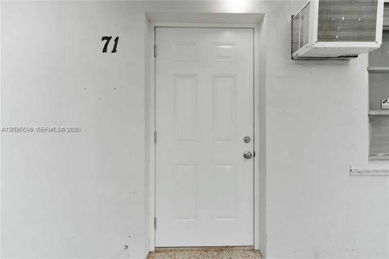 69 NW 5th St, Homestead FL 33030