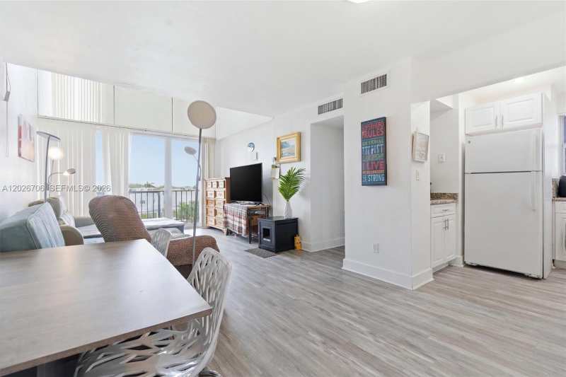 210 Fontainebleau Blvd # 402, Miami FL 33172