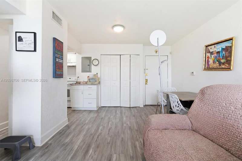 210 Fontainebleau Blvd # 402, Miami FL 33172