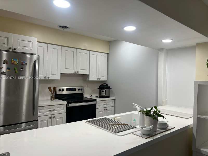 4460 NW 18th Ave, Oakland Park FL 33309