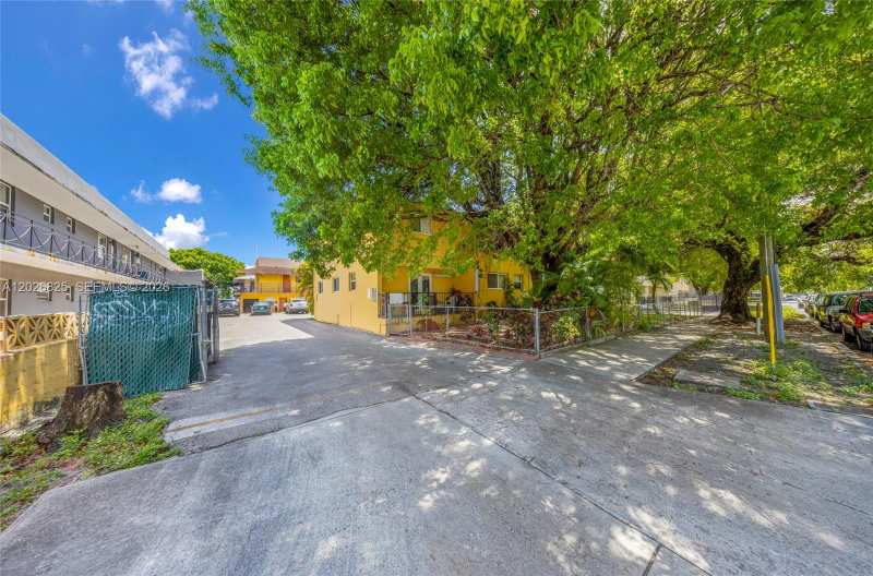 840 NW 4th St, Miami FL 33128
