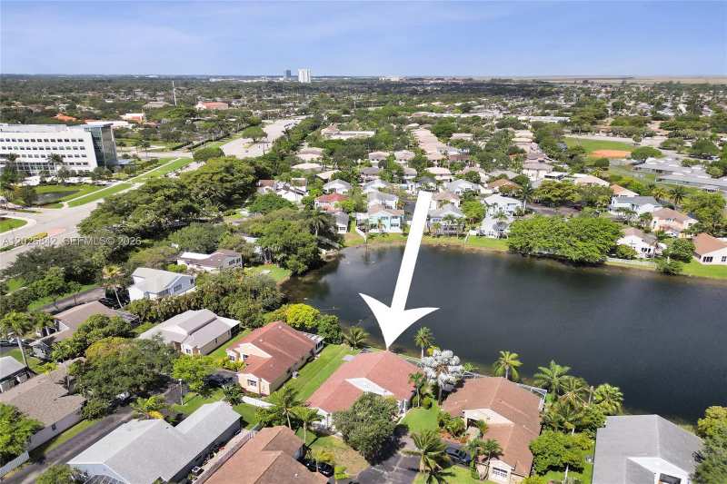 10639 Lago Welleby Dr, Sunrise FL 33351