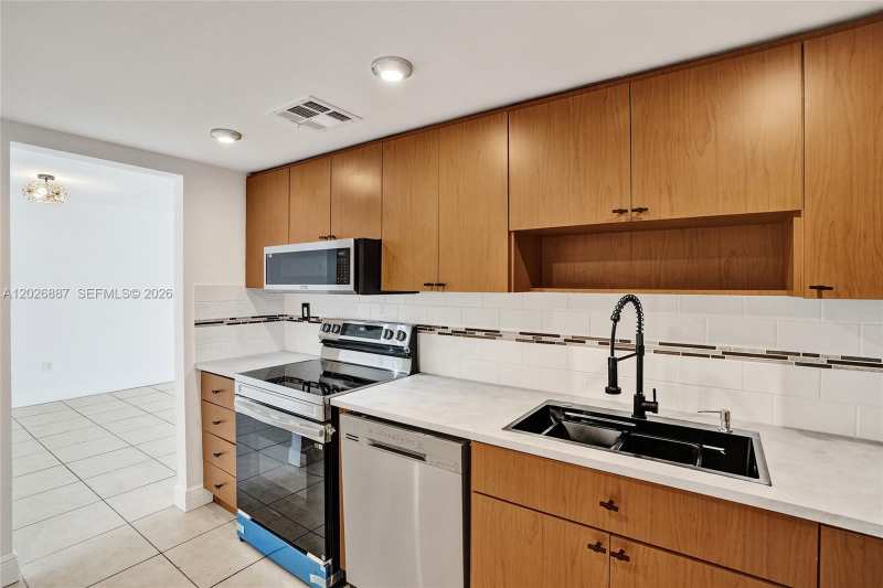 1800 Sans Souci Blvd # 435, North Miami FL 33181