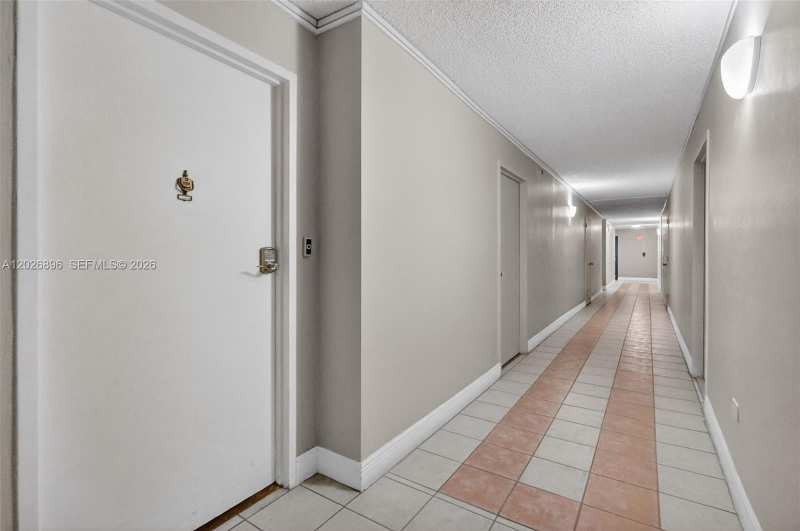 7135 Collins Ave # 1124, Miami Beach FL 33141