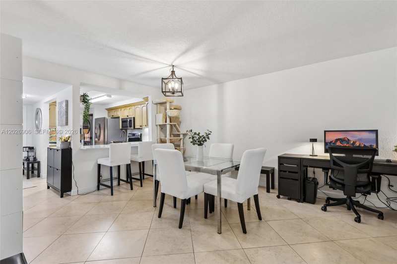 400 Commodore Dr # 206, Plantation FL 33325