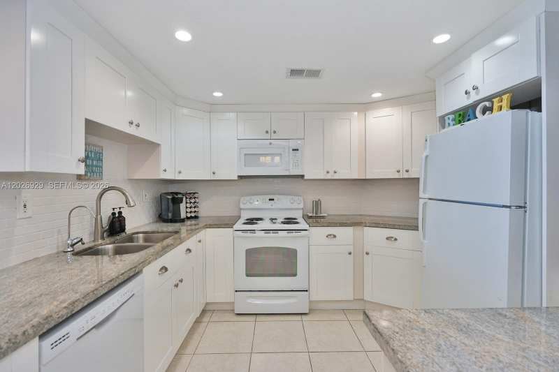 3725 S Ocean Dr # 1216, Hollywood FL 33019