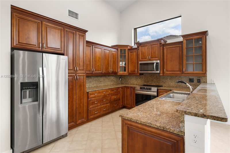 1087 Deerwood Ln, Weston FL 33326
