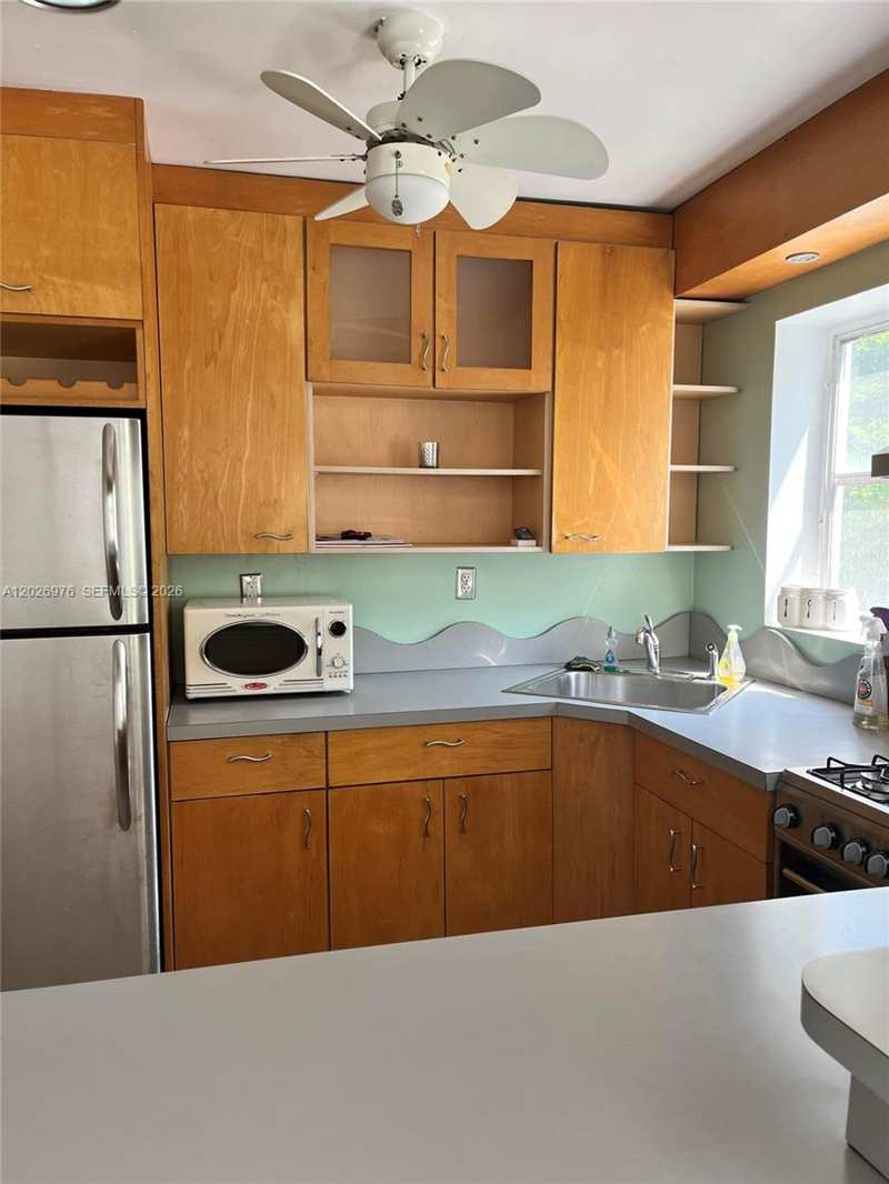 240 Collins Ave # 2B, Miami Beach FL 33139