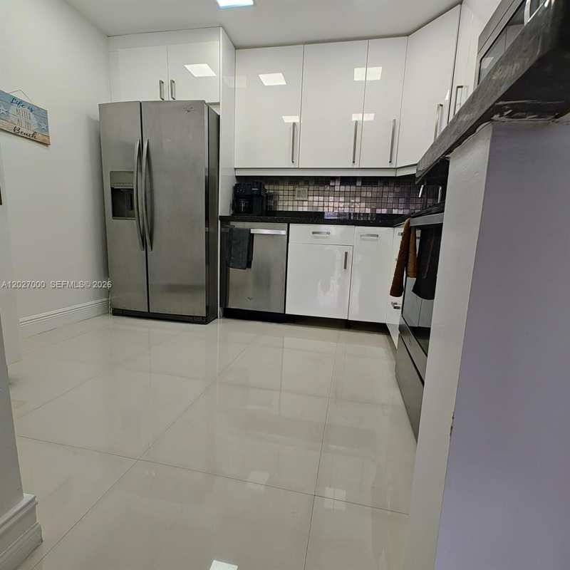 2750 NE 183rd St # 301, Aventura FL 33160