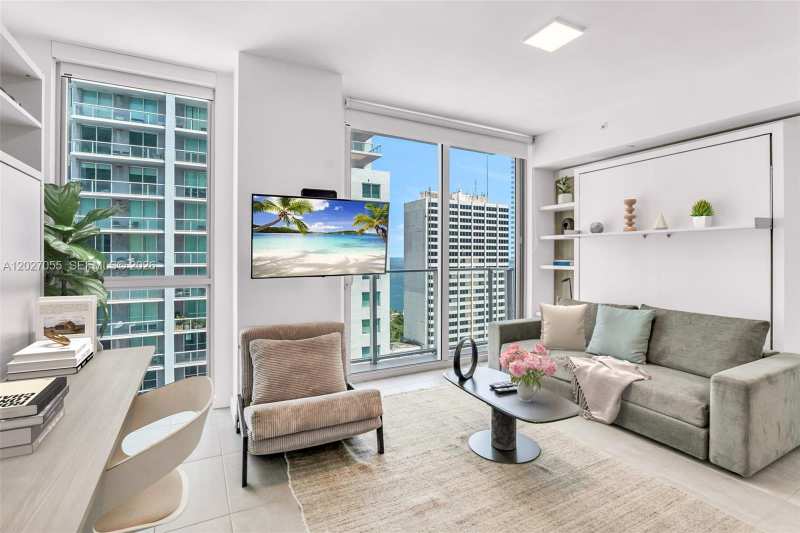 227 NE 2nd St # 2611, Miami FL 33132