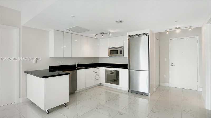 92 SW 3rd St # 1803, Miami FL 33130