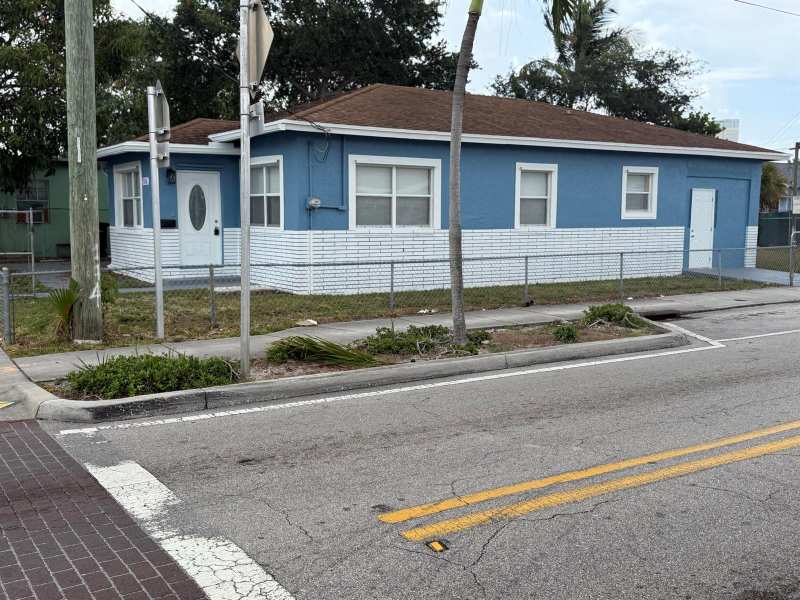 926 14th Street, West Palm Beach FL 33401