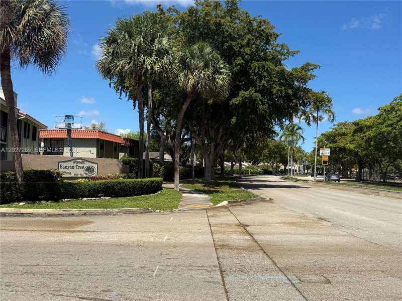 9716 Hammocks Blvd # 101, Miami FL 33196
