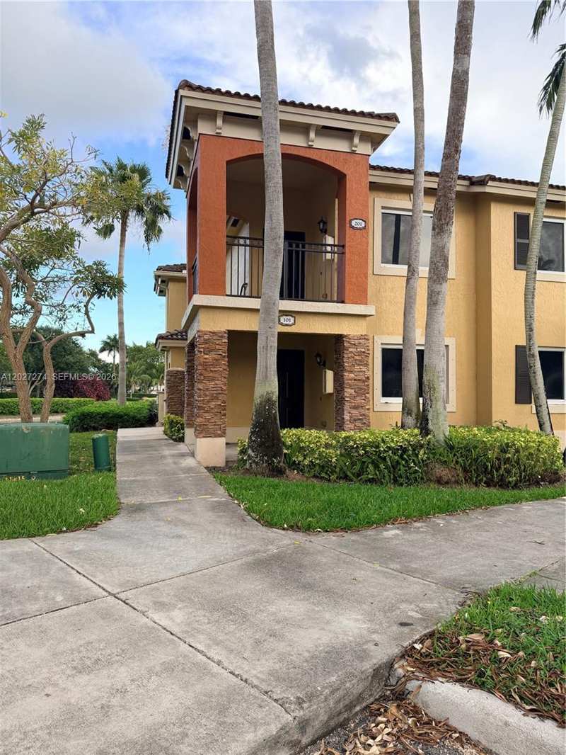 995 NE 34th Ave # 201, Homestead FL 33033