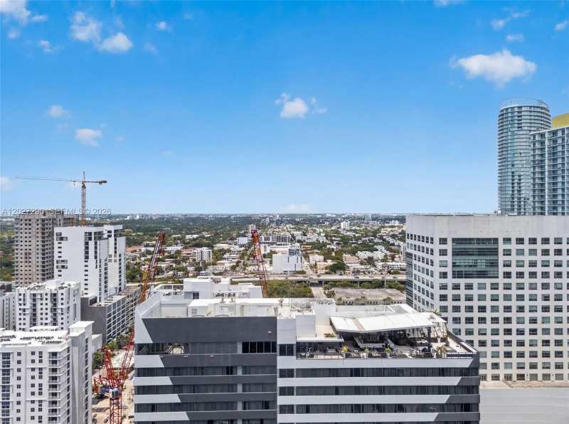 88 SW 7th St # 2408, Miami FL 33130