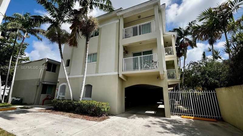 1025 SW 7th Ave # 5, Miami FL 33130