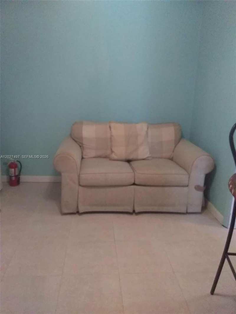1800 Pinehurst Dr # 1, West Palm Beach FL 33407