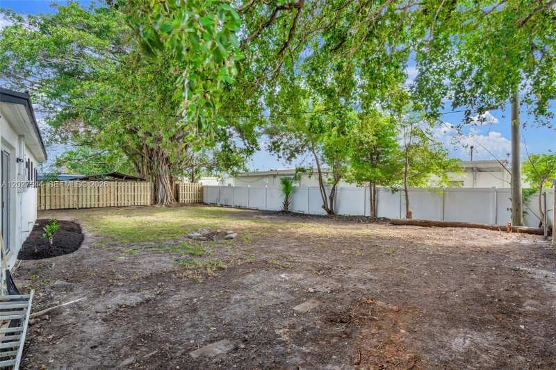 5808 Seton Dr, Margate FL 33063