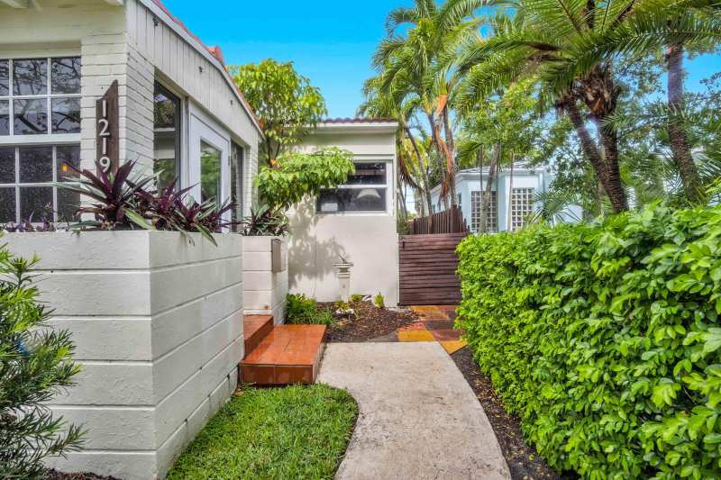 1219 N Lakeside Drive, FL 33460