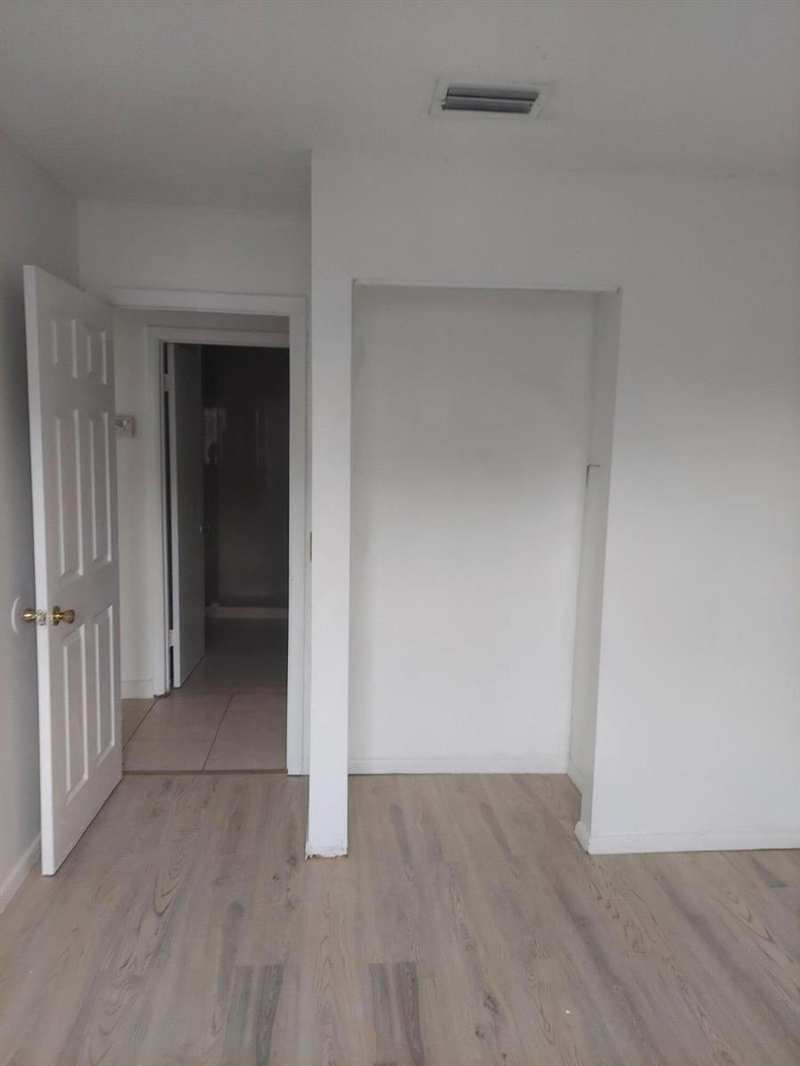 2215 NW 56th Avenue # e, Lauderhill FL 33313