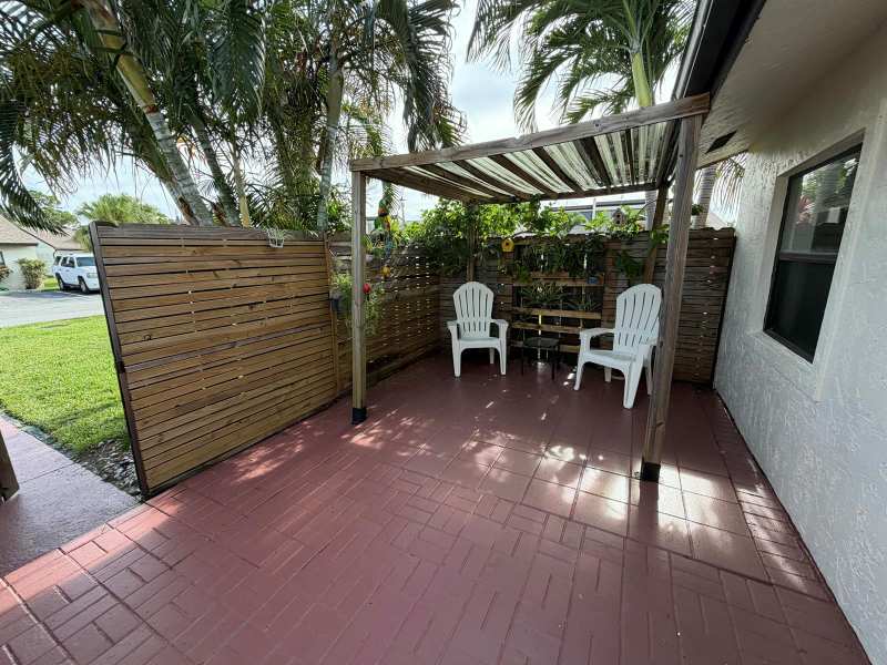 1823 Abbey Road, West Palm Beach FL 33415