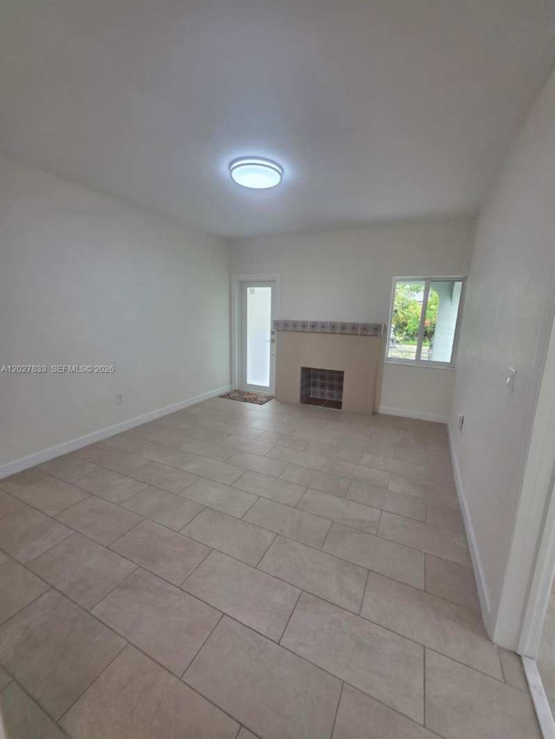 1139 NW 37th St, Miami FL 33127
