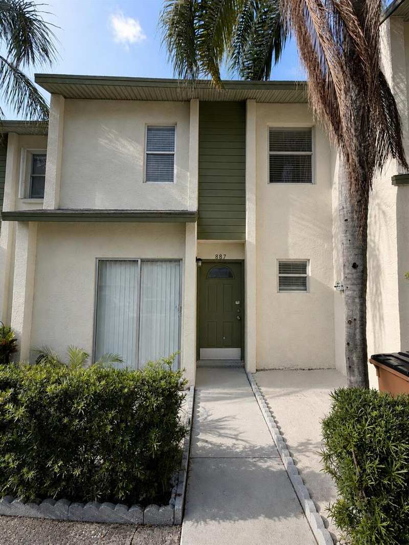 887 Crystal Lake Drive, Pompano Beach FL 33064